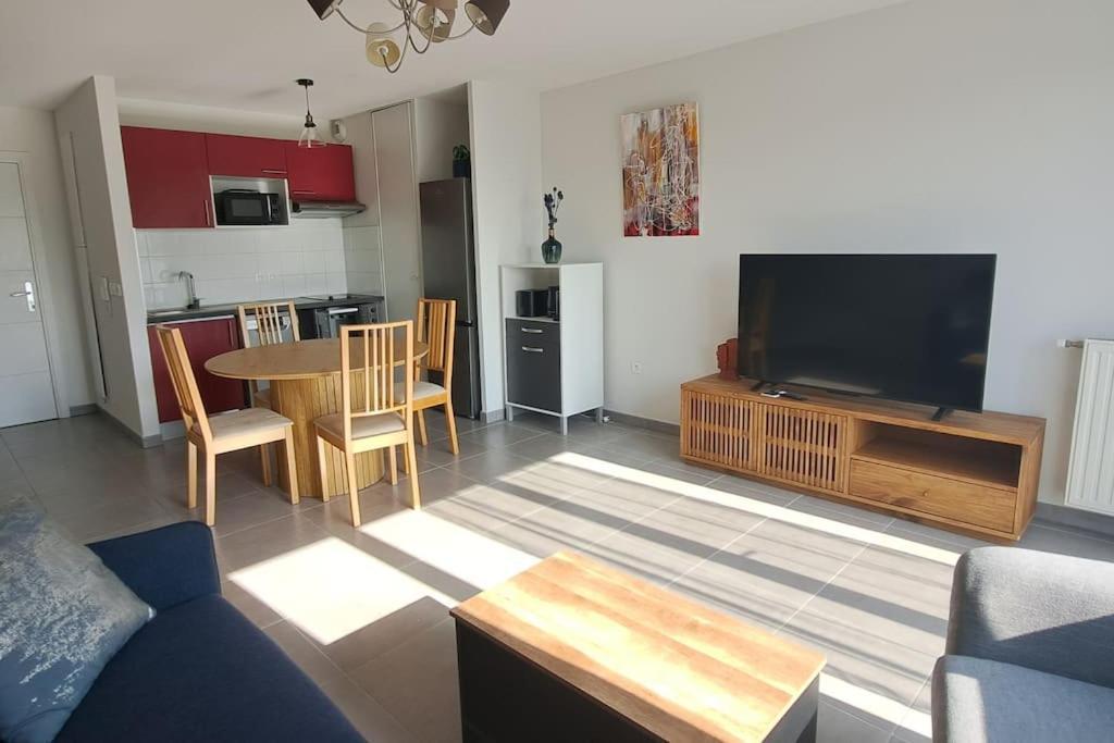 T2 Charmant, Spacieux Parking Prive Tram Et Metro * Toulouse