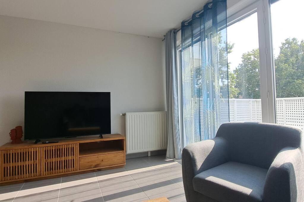 T2 Charmant, Spacieux Parking Prive Tram Et Metro *
