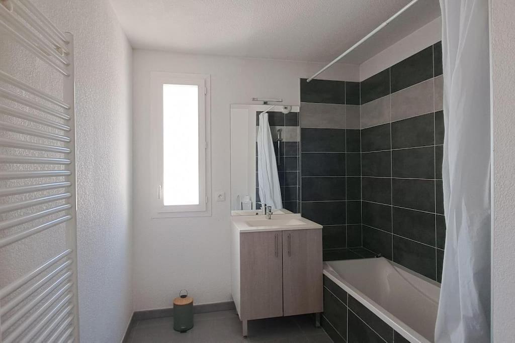 Apartment T2 Charmant, Spacieux Parking Prive Tram Et Metro