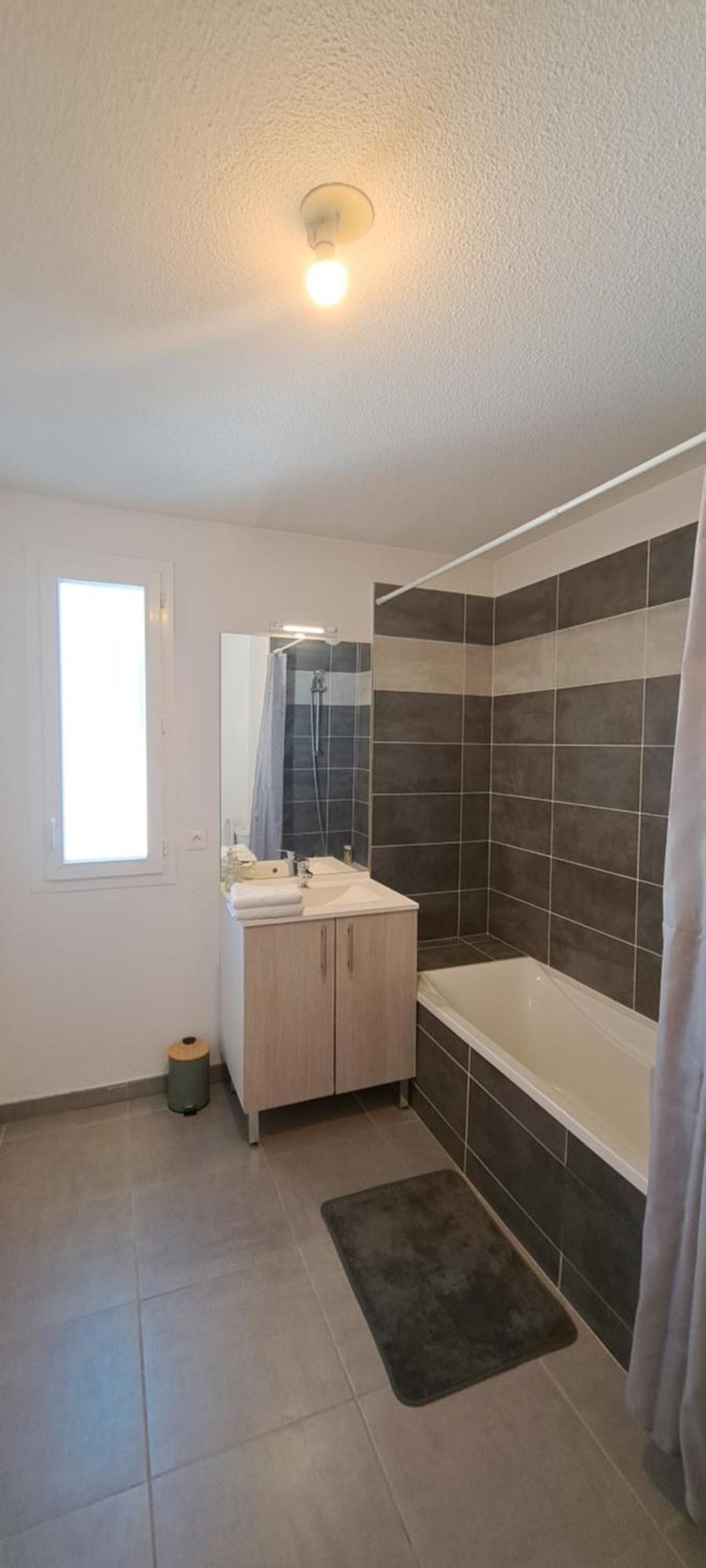 T2 Charmant, Spacieux Parking Prive Tram Et Metro Apartment *